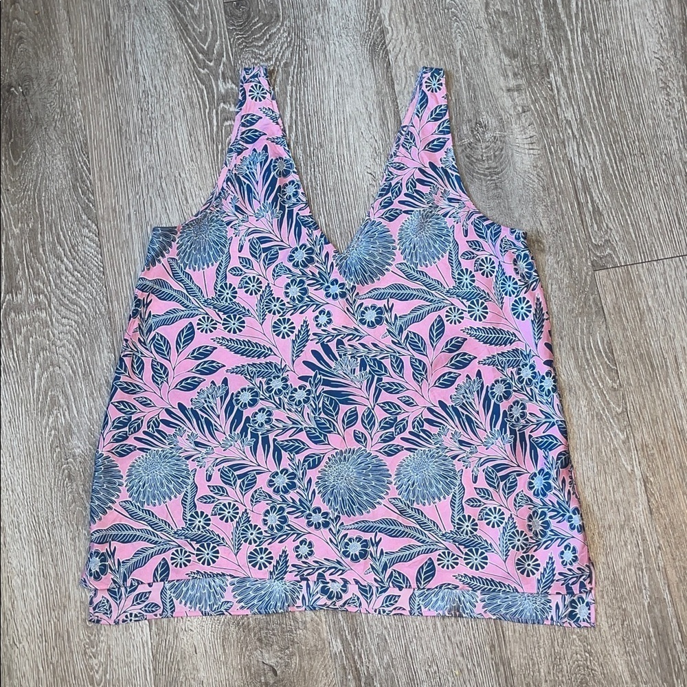 J.Crew X Abigail Borg Tank Top pink
And navy 100% silk blouse floral size 4